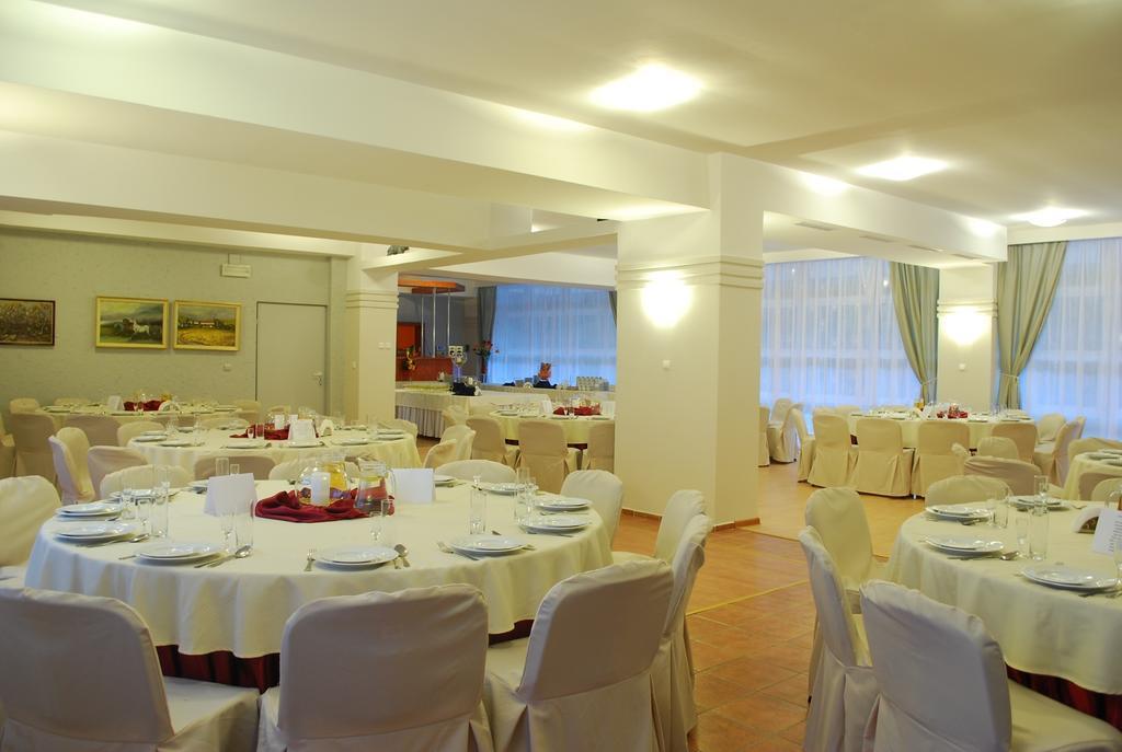 Hotel Akor بيدغوستيا المظهر الخارجي الصورة